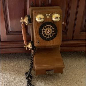 Replica vintage landline phone